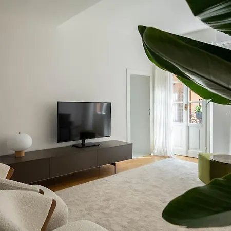 Apartment La *