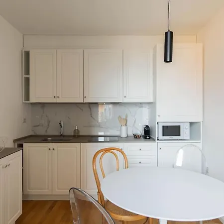 La Apartment *