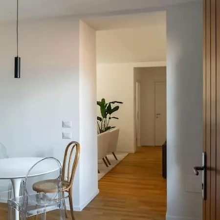 Apartment La *
